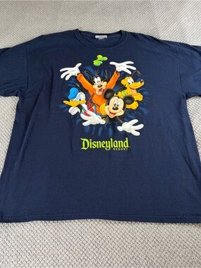 Vtg Disney Navy Short Sleeve T-Shirt with Mickey, Goofy, Donald & Pluto Graphic
